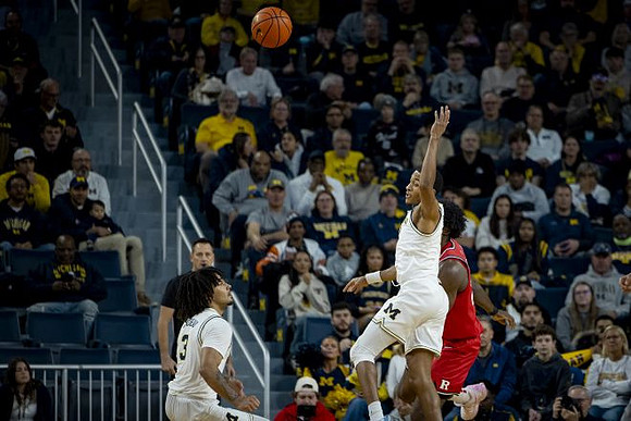 Elliot Cadeau (3) and Nimari Burnett (4)