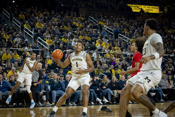 Nimari Burnett (4), Trey McKenney (1), and Yaxel Lendeborg (23)