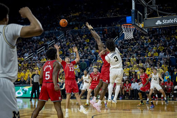 Nimari Burnett (4), Elliot Cadeau (3), and Will Tschetter (42)