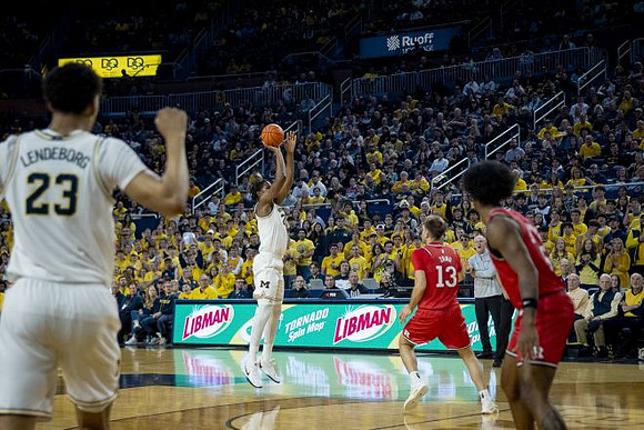 Yaxel Lendeborg (23) and Morez Johnson Jr. (21)