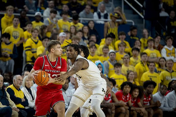 Morez Johnson Jr. (21) and Elliot Cadeau (3)