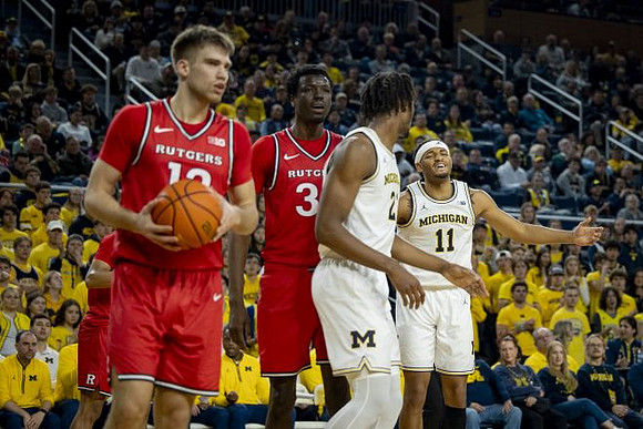 Morez Johnson Jr. (21) and Roddy Gayle Jr. (11)