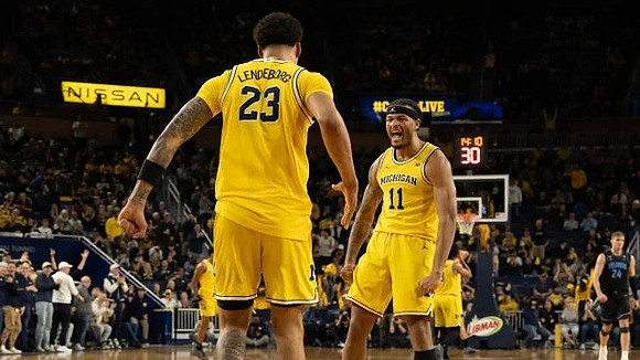 Yaxel Lendeborg (23) and Roddy Gayle Jr. (11)