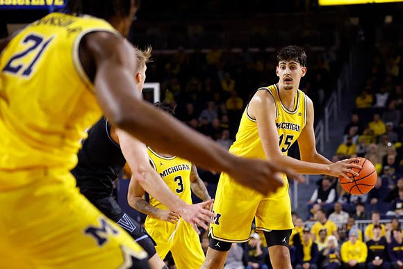Morez Johnson Jr. (21), Elliot Cadeau (3), and Aday Mara (15)