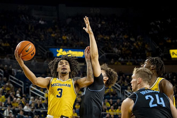 Elliot Cadeau (3) and Morez Johnson Jr. (21)
