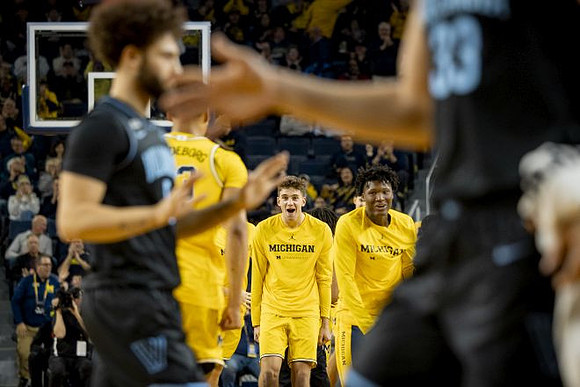 Yaxel Lendeborg (23), Will Tschetter (42), and L.J. Cason (2)
