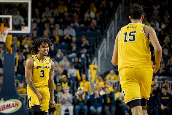 Elliot Cadeau (3) and Aday Mara (15)