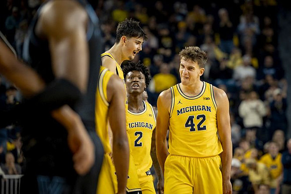 Aday Mara (15), L.J. Cason (2), and Will Tschetter (42)