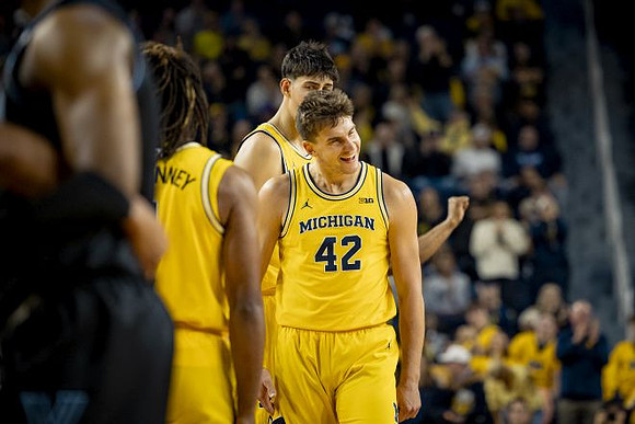 Trey McKenney (1), Will Tschetter (42), and Aday Mara (15)