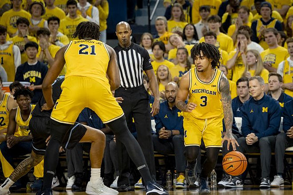 Morez Johnson Jr. (21) and Elliot Cadeau (3)