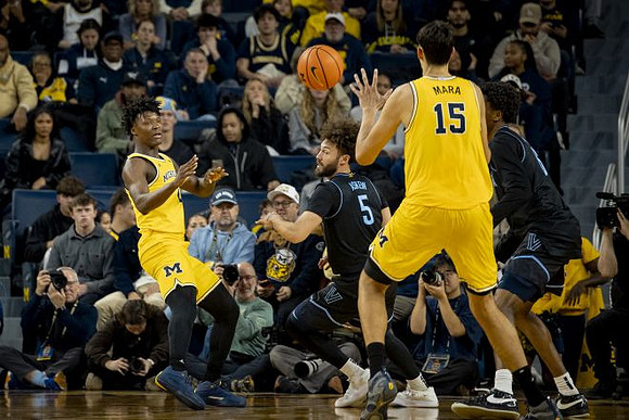 L.J. Cason (2) and Aday Mara (15)