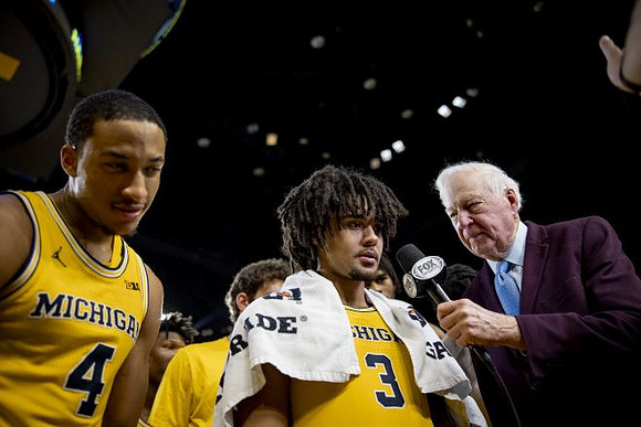Nimari Burnett (4) and Elliot Cadeau (3)