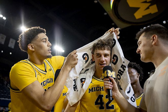 Yaxel Lendeborg (23), Will Tschetter (42), and L.J. Cason (2)