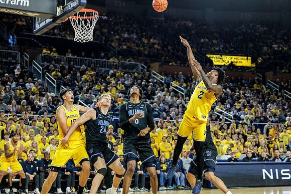 Aday Mara (15) and L.J. Cason (2)