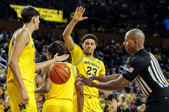 Aday Mara (15), Trey McKenney (1), and Yaxel Lendeborg (23)