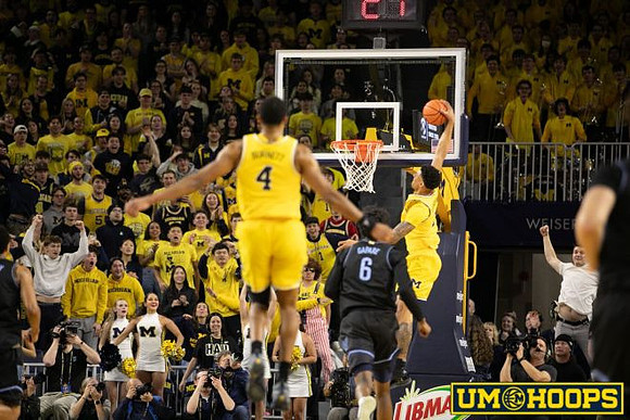 Nimari Burnett (4) and Yaxel Lendeborg (23)