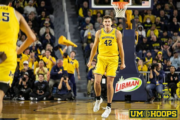 Aday Mara (15) and Will Tschetter (42)