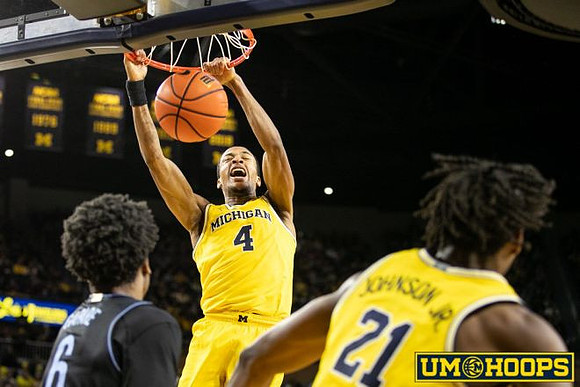 Nimari Burnett (4) and Morez Johnson Jr. (21)
