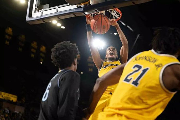 Nimari Burnett (4) and Morez Johnson Jr. (21)