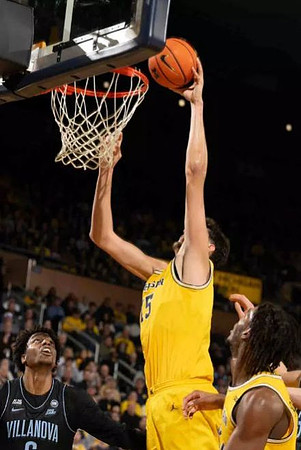Aday Mara (15) and Morez Johnson Jr. (21)