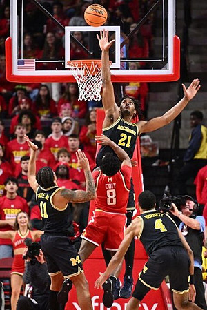 Roddy Gayle Jr. (11), Morez Johnson Jr. (21), and Nimari Burnett (4)