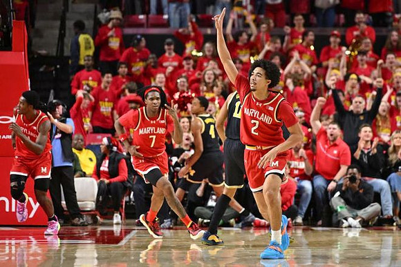 Nimari Burnett (4) and Roddy Gayle Jr. (11)