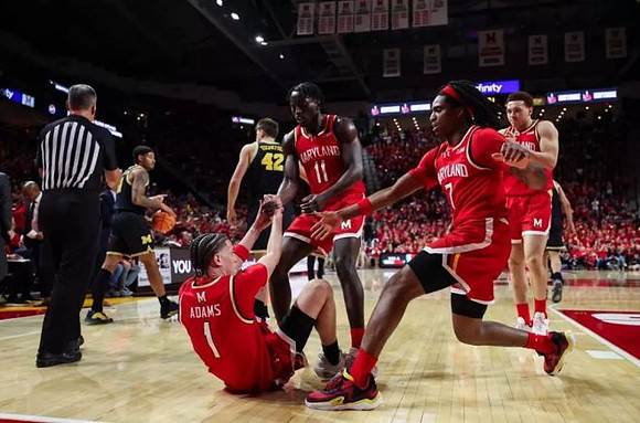 Roddy Gayle Jr. (11) and Will Tschetter (42)