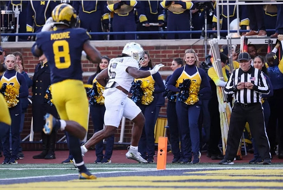 Derrick Moore (8)
