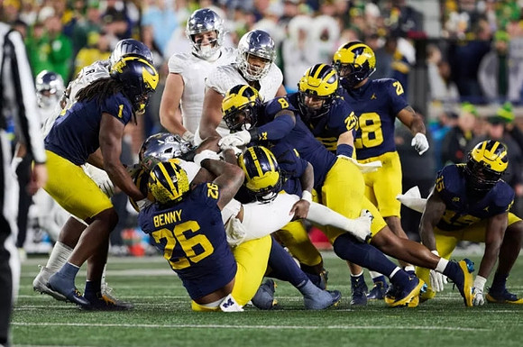 Jaishawn Barham (1), Rayshaun Benny (26), Derrick Moore (8), Mason Curtis (25), Quinten Johnson (28), and Ernest Hausmann (15)
