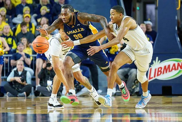 Yaxel Lendeborg (23) and Nimari Burnett (4)