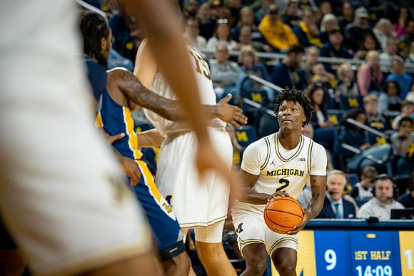 Aday Mara (15) and L.J. Cason (2)