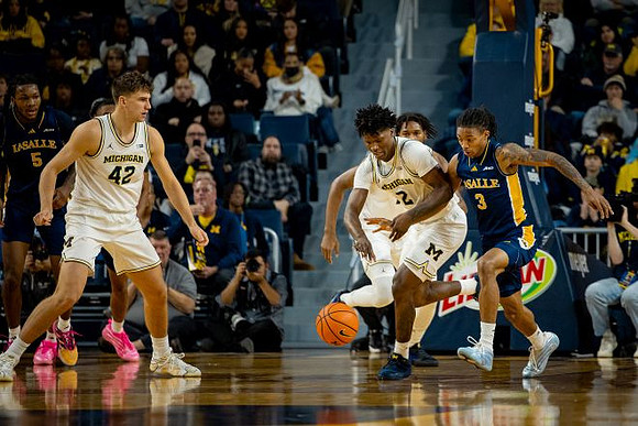 Will Tschetter (42), L.J. Cason (2), and Morez Johnson Jr. (21)
