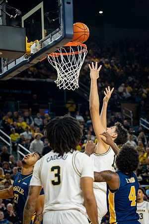 Elliot Cadeau (3), Aday Mara (15), and Yaxel Lendeborg (23)