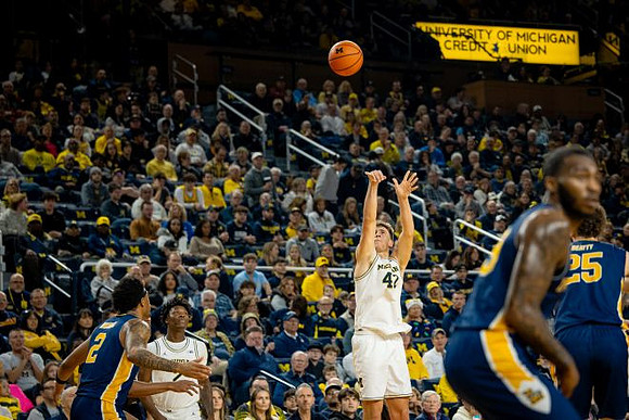 L.J. Cason (2) and Will Tschetter (42)