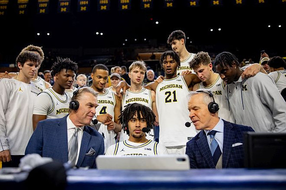 Tim McCormick, Elliot Cadeau (3), and Michigan Team