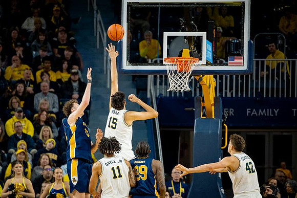 Aday Mara (15), Aday Mara (15), and Will Tschetter (42)