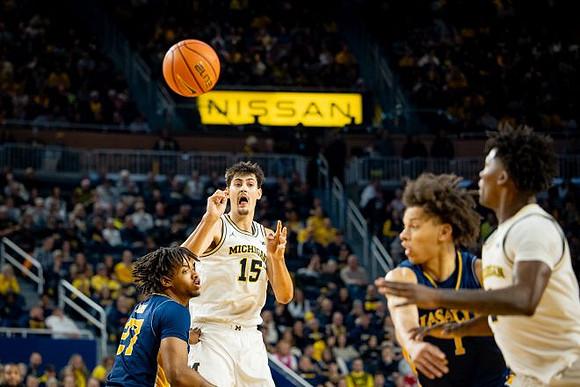 Aday Mara (15) and L.J. Cason (2)
