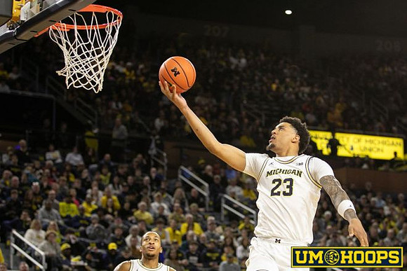 Nimari Burnett (4) and Yaxel Lendeborg (23)