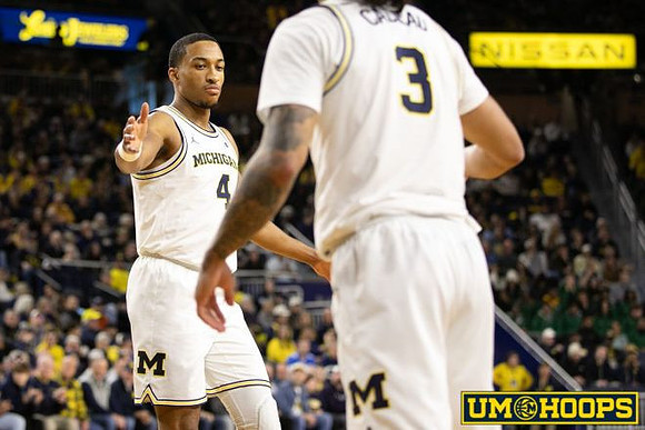 Nimari Burnett (4) and Elliot Cadeau (3)