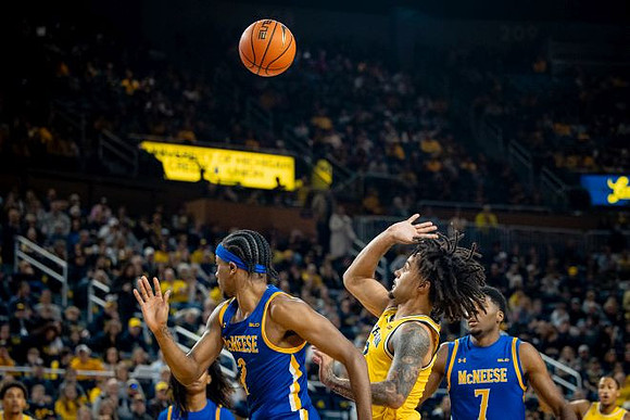 Elliot Cadeau (3) and Nimari Burnett (4)