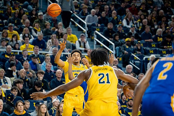 Yaxel Lendeborg (23) and Morez Johnson Jr. (21)