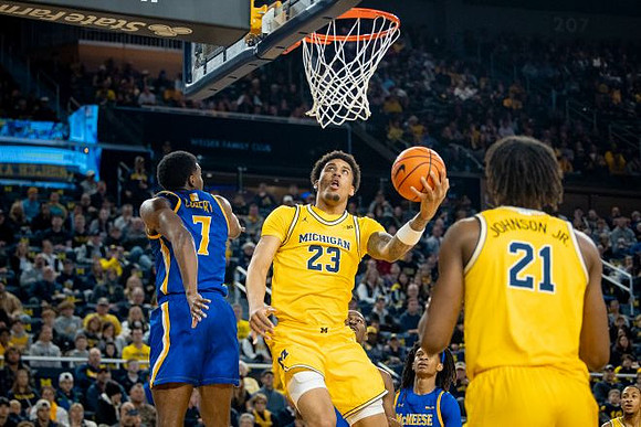 Yaxel Lendeborg (23) and Morez Johnson Jr. (21)