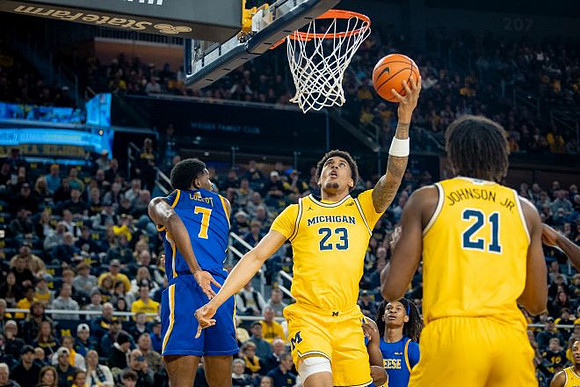 Yaxel Lendeborg (23) and Morez Johnson Jr. (21)