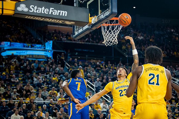 Yaxel Lendeborg (23) and Morez Johnson Jr. (21)