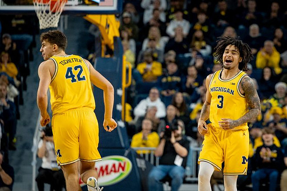 Will Tschetter (42) and Elliot Cadeau (3)