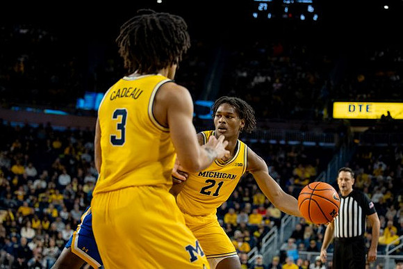 Elliot Cadeau (3) and Morez Johnson Jr. (21)
