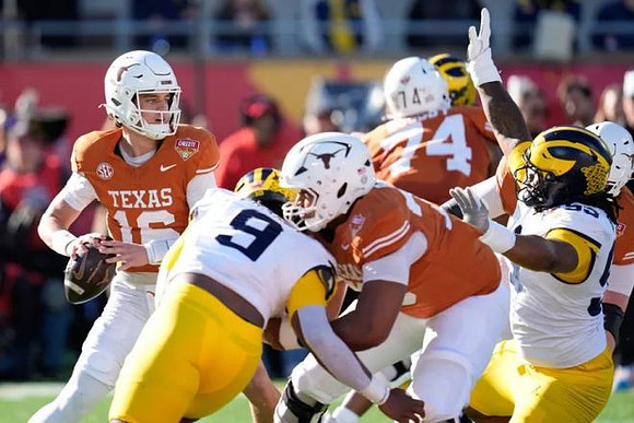 Cameron Brandt (9) and Trey Pierce (95)