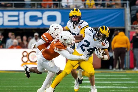 Peyton O'Leary (81) and Bryson Kuzdzal (24)