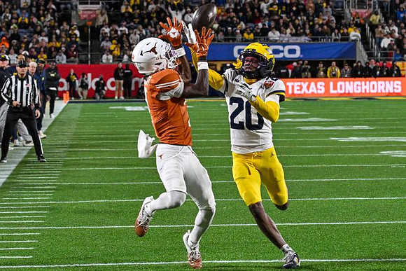 Jyaire Hill (20)