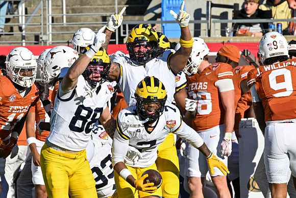 Deakon Tonielli (88) and TJ Metcalf (7)